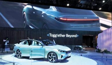 Bakan Kacır yerli otomobilin yol haritasını anlattı: Togg’un sedan modeli Las Vegas’ta tanıtıldı