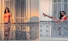 Bir gecede milyonlar kazandı… Sabah uyandı, bikinisiyle balkona çıkıp şov yaptı
