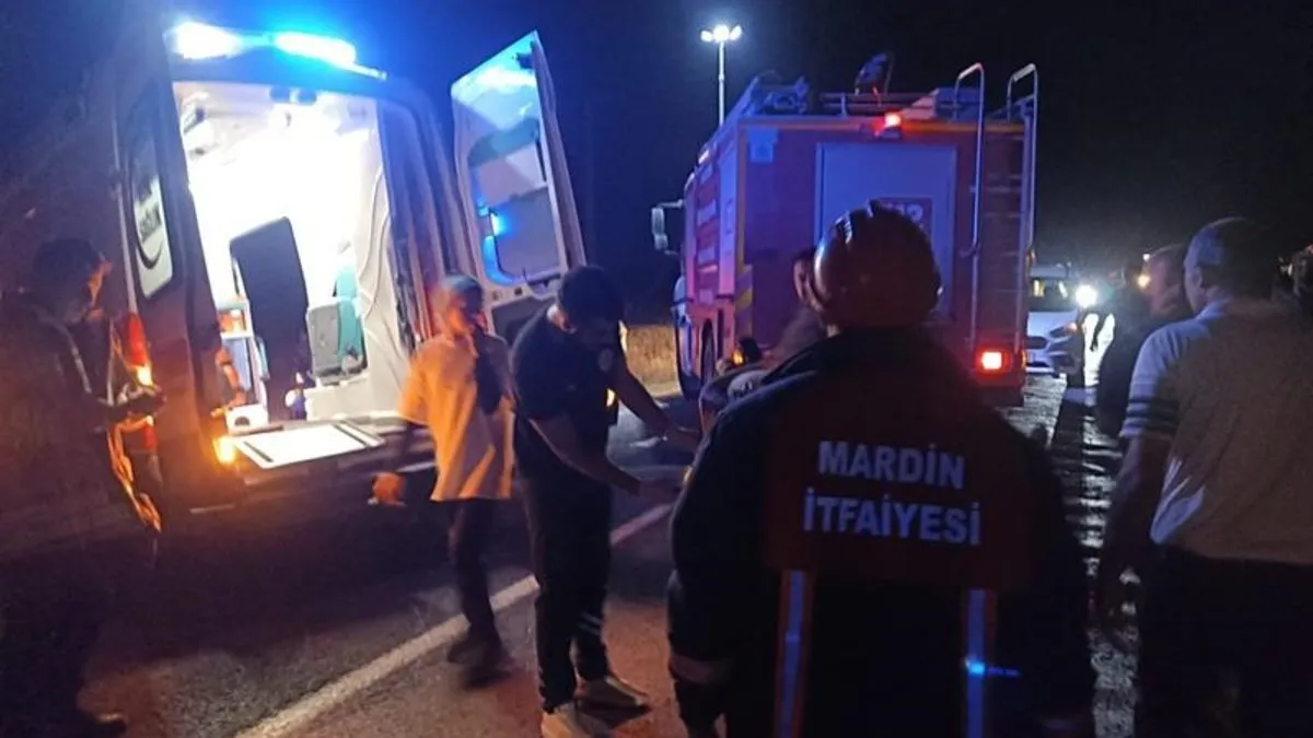 Mardin’de minibüs ile kamyonet çarpıştı: 7 yaralı